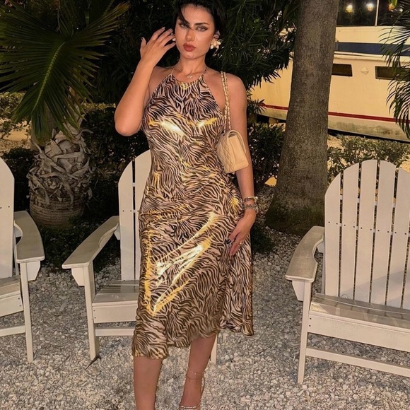 NWT Zara Gold Zebra Print Maxi Dress
Small Cross Back Detail - Picture 3 of 10